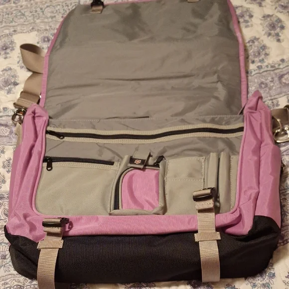 Victorinox Purple and Gray Messenger Bag/Computer Bag - Picture 4 of 12